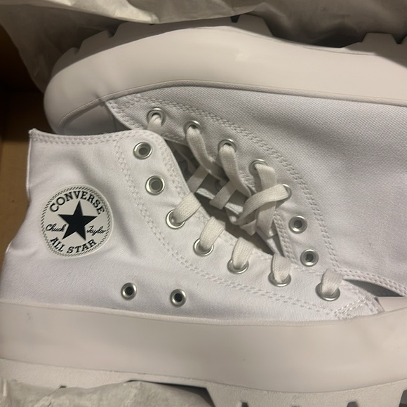 New Converse Chuck Taylor All Star Lugged
WOMEN'S HIGH TOP SHOE - Picture 10 of 14